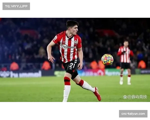 纽卡斯尔边后卫霍尔与利夫拉门托频繁内切，丰富球队进攻宽度